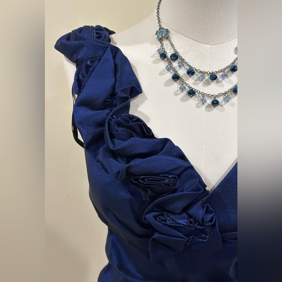 Xscape Royal Blue Draped Ruffle V Neck Cocktail Dress. Draped On One Side Sz 10P - Picture 3 of 14